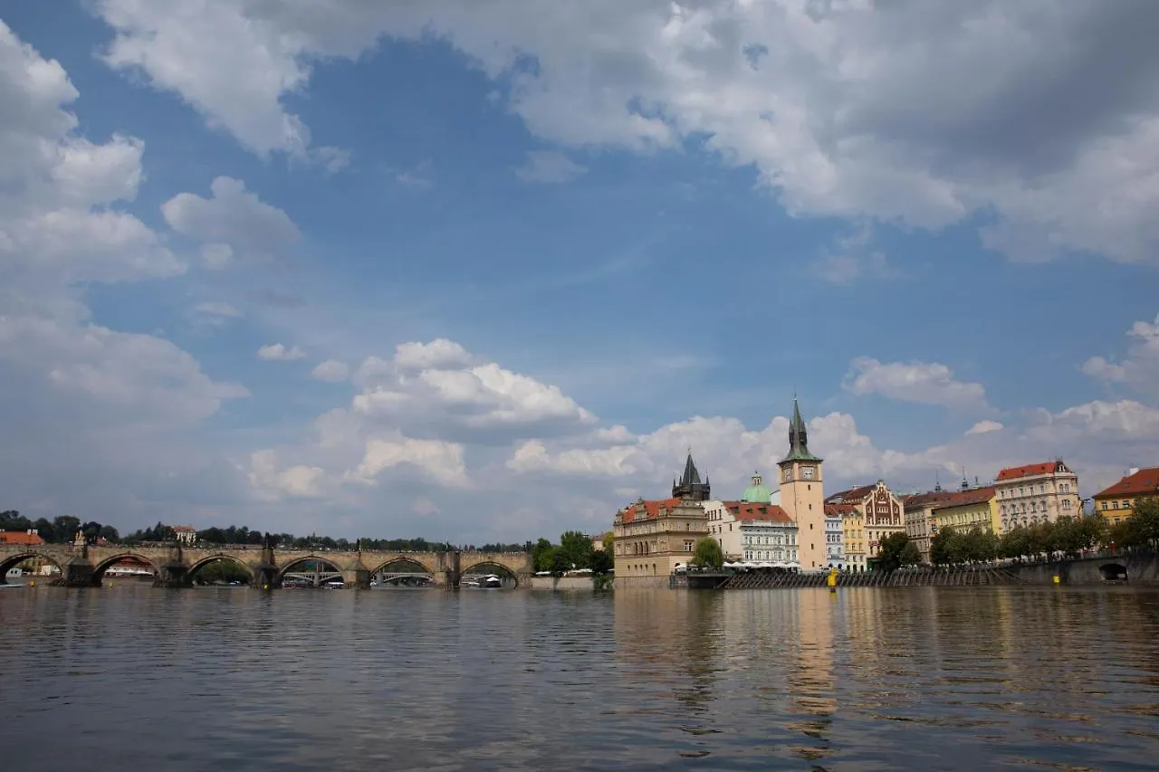 Onefam Home 0*, Prague
