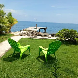  Couette-café Chez Maeva, Bord De Prive Polynésie française