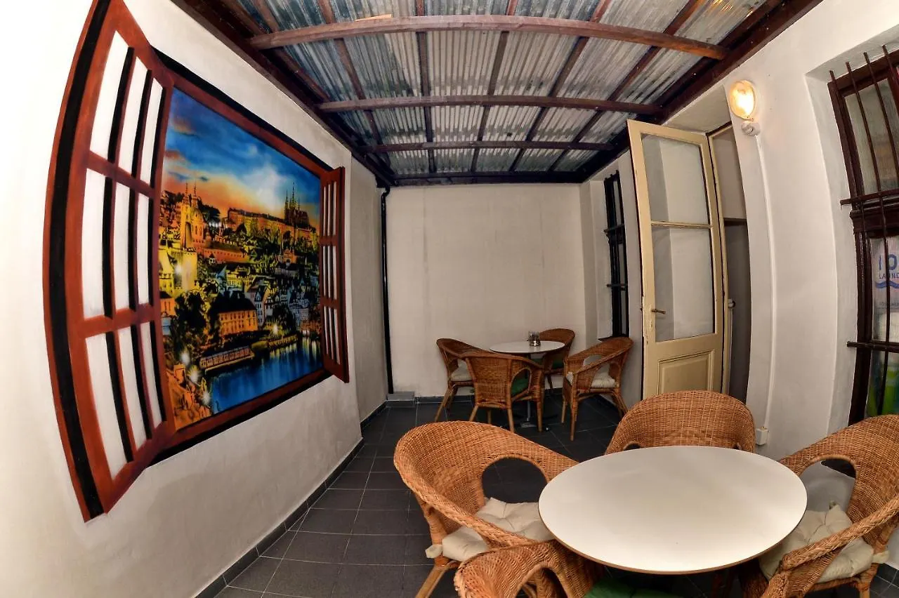 Hostel Onefam Home Prag Çek Cumhuriyeti