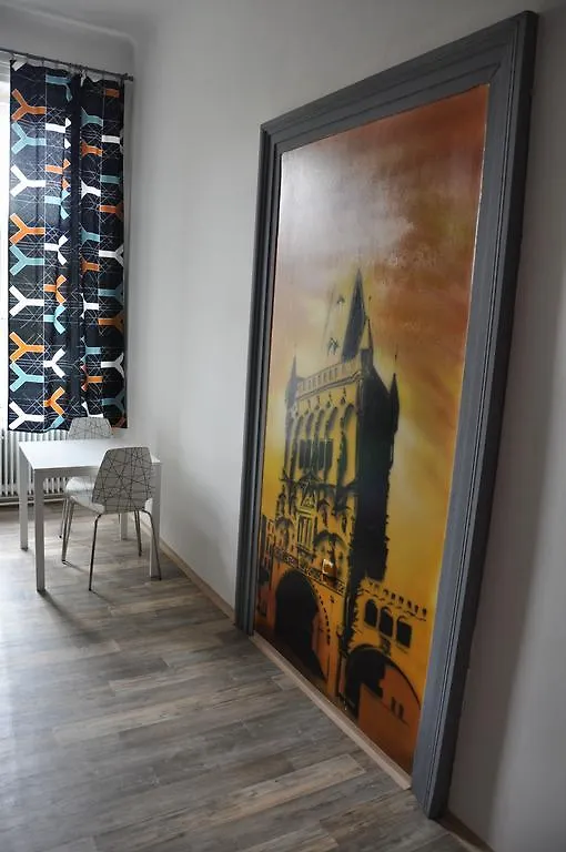 Hostel Onefam Home Prag